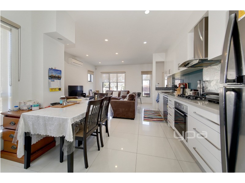 2/8 Bindi Street, Glenroy VIC 3046