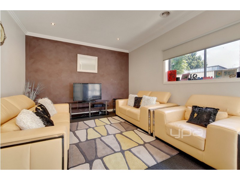 2/5 Bronco Court, Meadow Heights VIC 3048