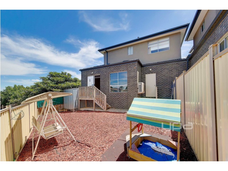 2/5 Bronco Court, Meadow Heights VIC 3048