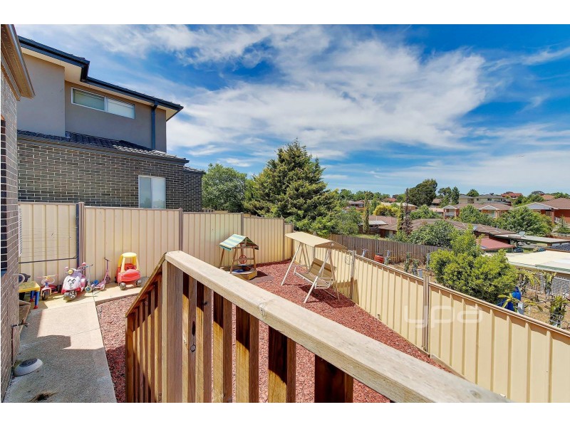 2/5 Bronco Court, Meadow Heights VIC 3048