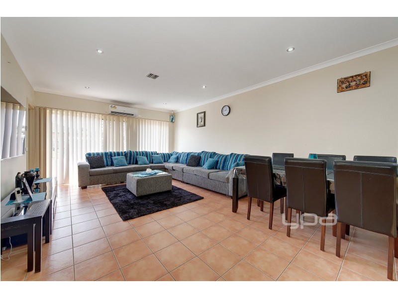 16 Turia Grove, Roxburgh Park VIC 3064