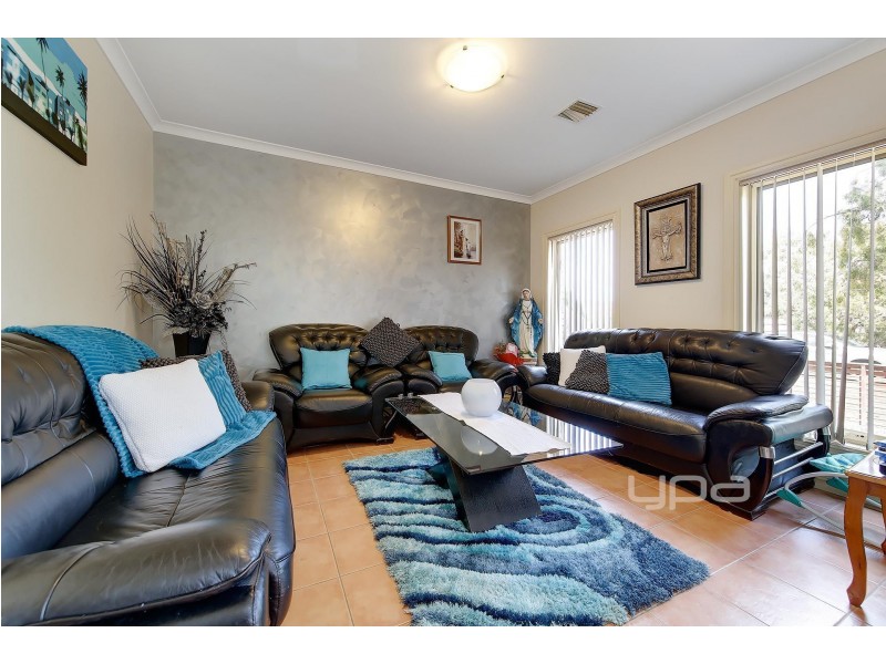 16 Turia Grove, Roxburgh Park VIC 3064