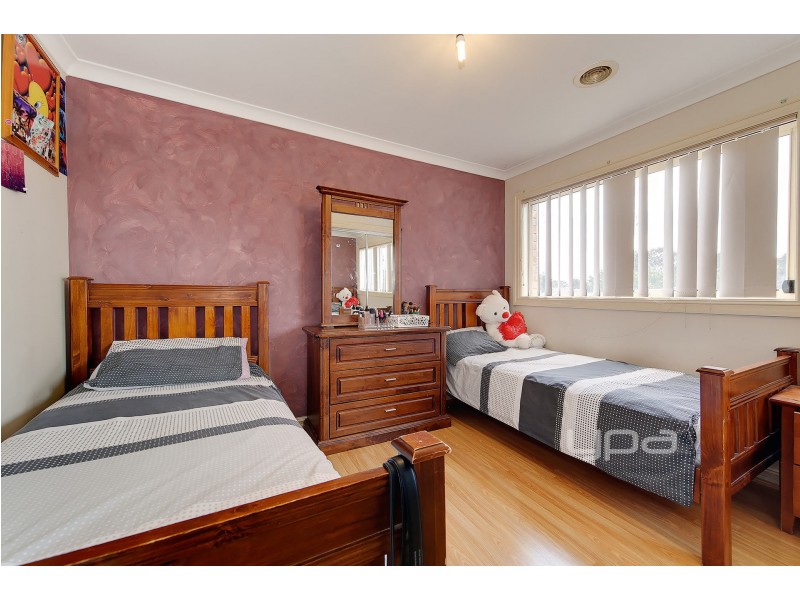 16 Turia Grove, Roxburgh Park VIC 3064