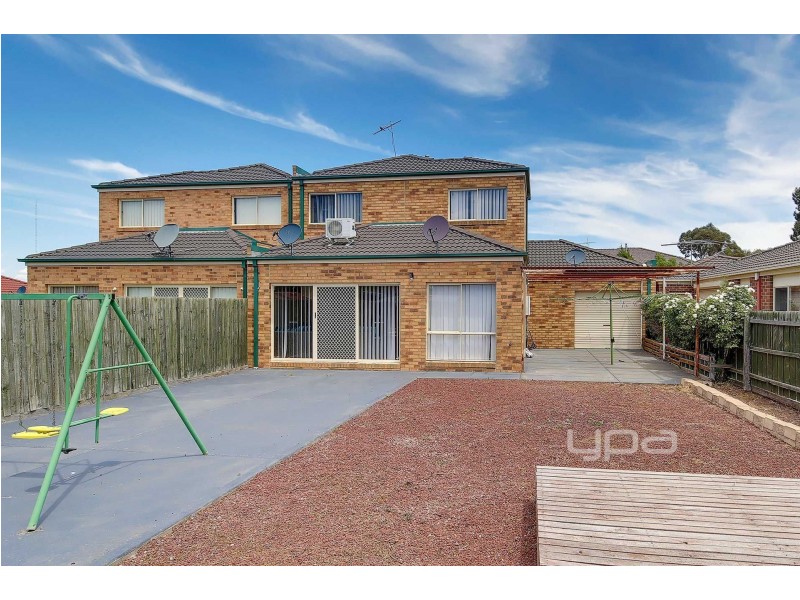 16 Turia Grove, Roxburgh Park VIC 3064