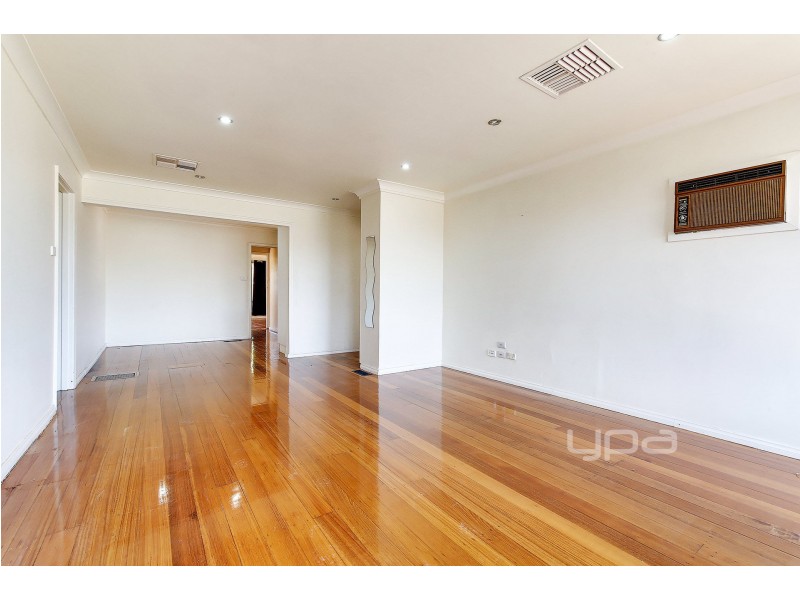 13 Crossley Crescent, Coolaroo VIC 3048