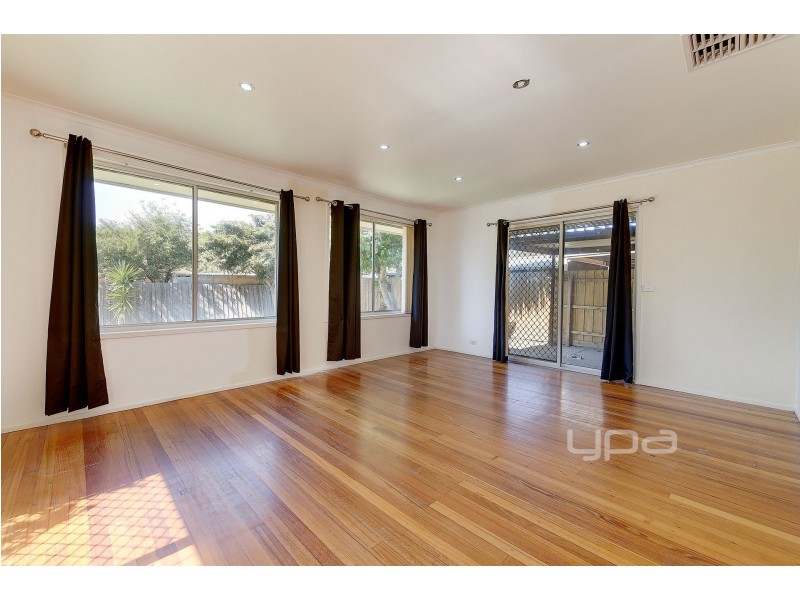 13 Crossley Crescent, Coolaroo VIC 3048