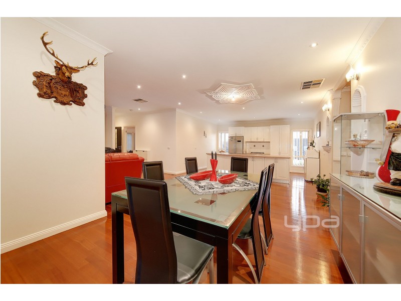 10 Skyline Rise, Craigieburn VIC 3064