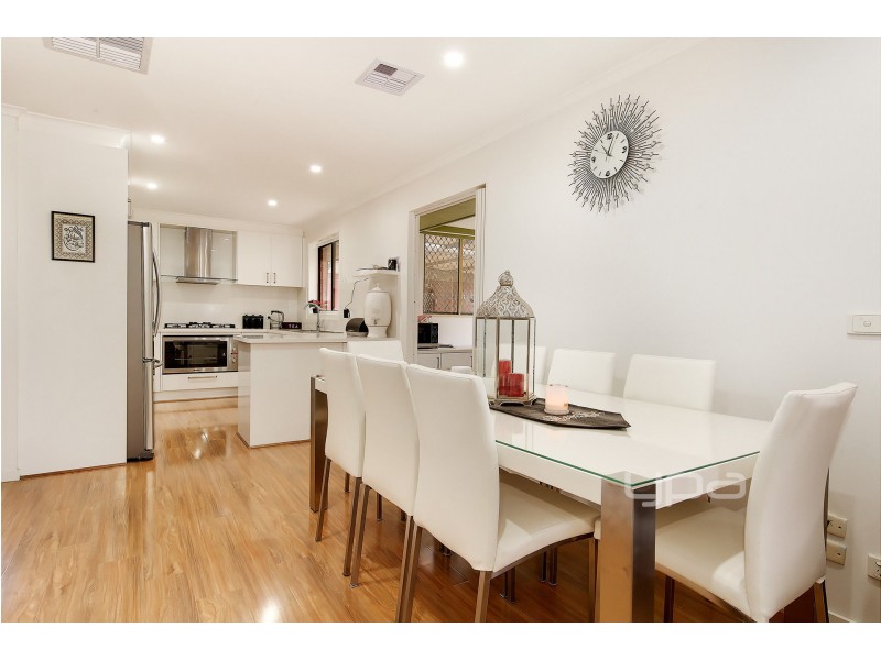 4 Harvey Court, Roxburgh Park VIC 3064