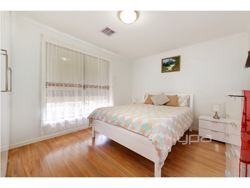 4 Harvey Court, Roxburgh Park VIC 3064