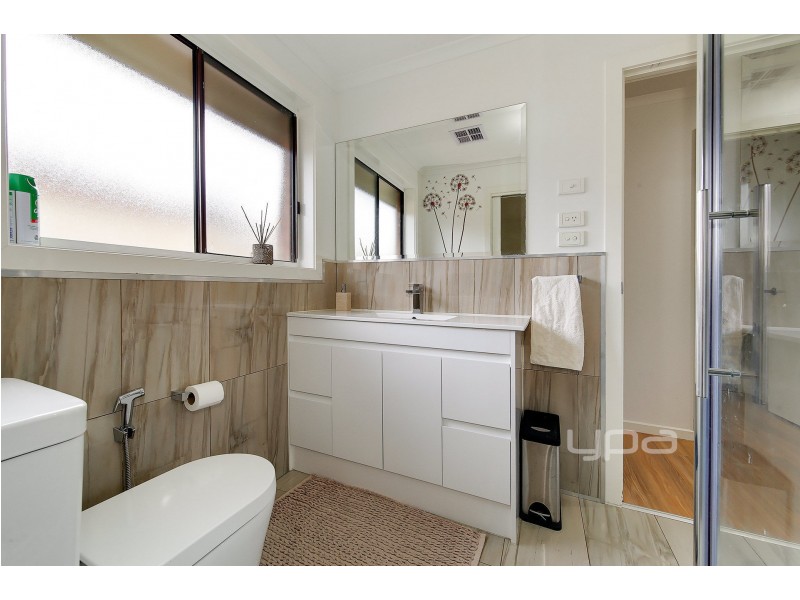 4 Harvey Court, Roxburgh Park VIC 3064