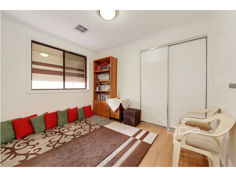 4 Harvey Court, Roxburgh Park VIC 3064