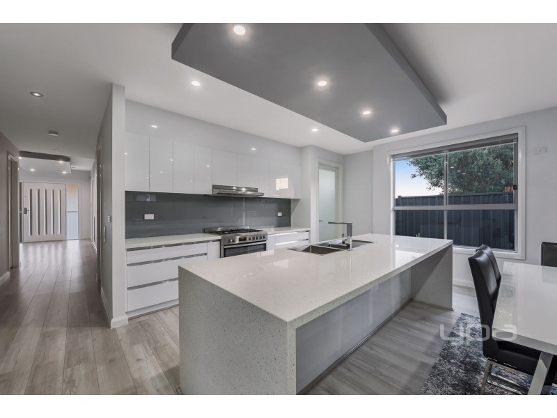 10 Hydra Court, Roxburgh Park VIC 3064