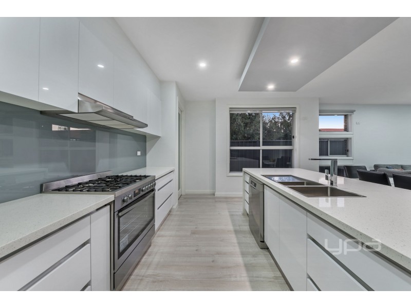 10 Hydra Court, Roxburgh Park VIC 3064