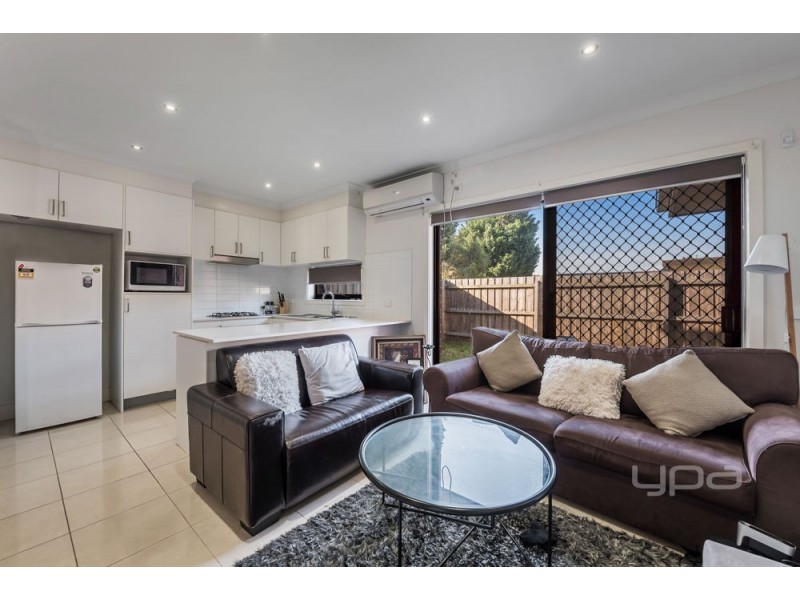 2/16 Huntly Court, Meadow Heights VIC 3048
