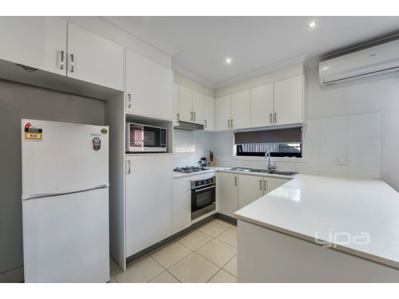 2/16 Huntly Court, Meadow Heights VIC 3048