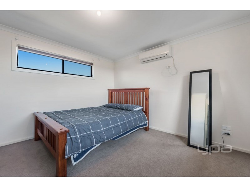 2/16 Huntly Court, Meadow Heights VIC 3048
