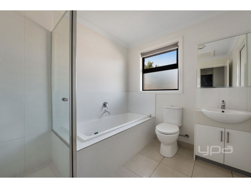 2/16 Huntly Court, Meadow Heights VIC 3048