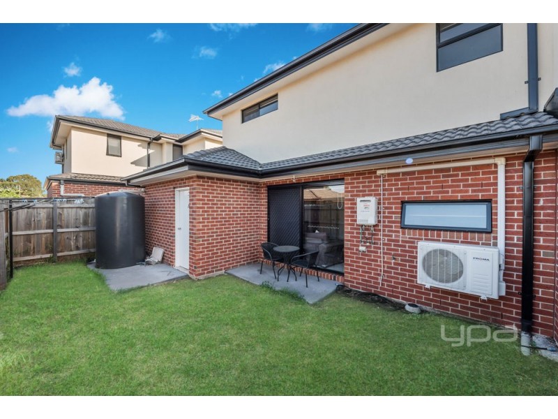 2/16 Huntly Court, Meadow Heights VIC 3048