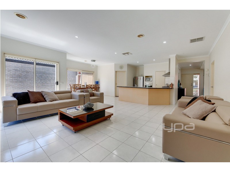 10 Desna Place, Roxburgh Park VIC 3064