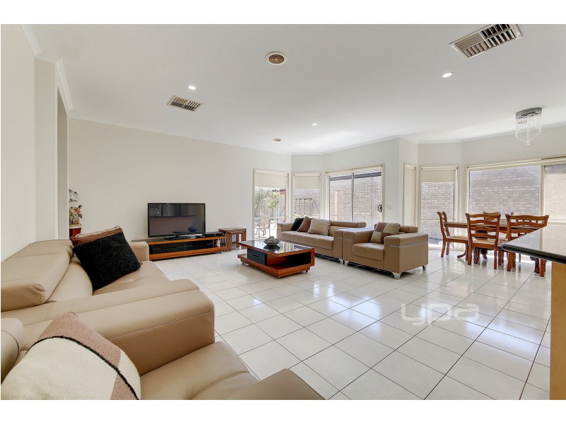 10 Desna Place, Roxburgh Park VIC 3064