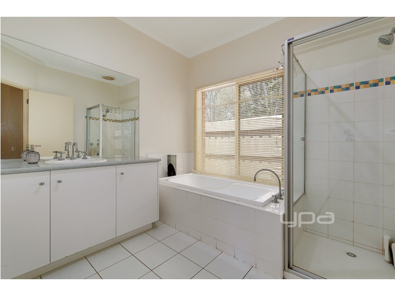 10 Desna Place, Roxburgh Park VIC 3064