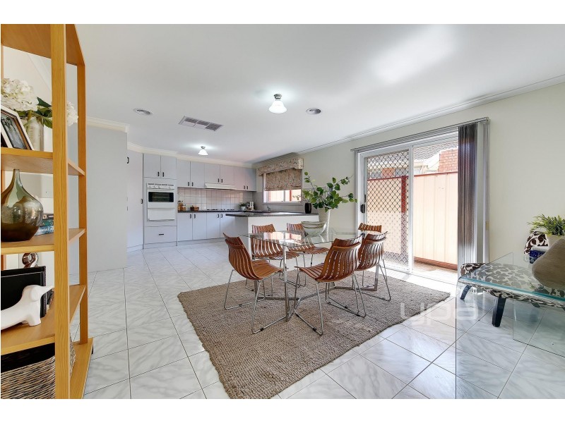 1/4 Bronco Court, Meadow Heights VIC 3048