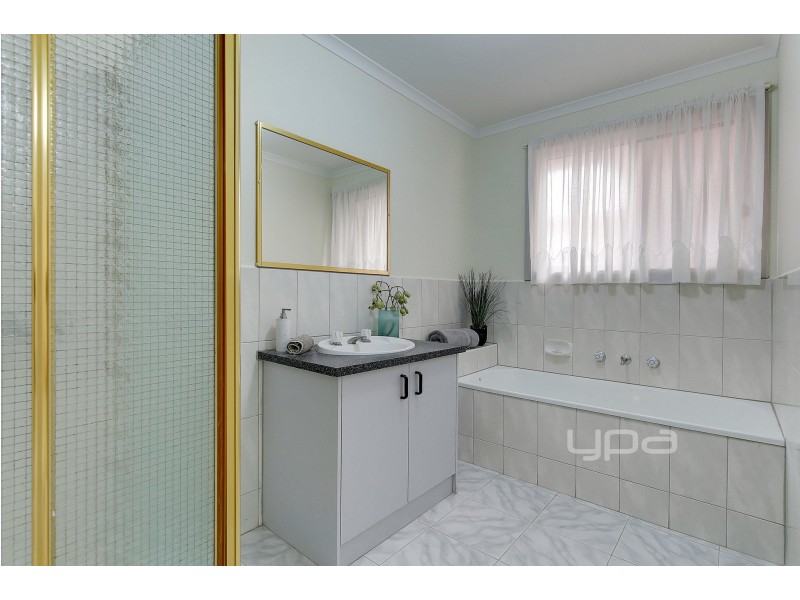 1/4 Bronco Court, Meadow Heights VIC 3048