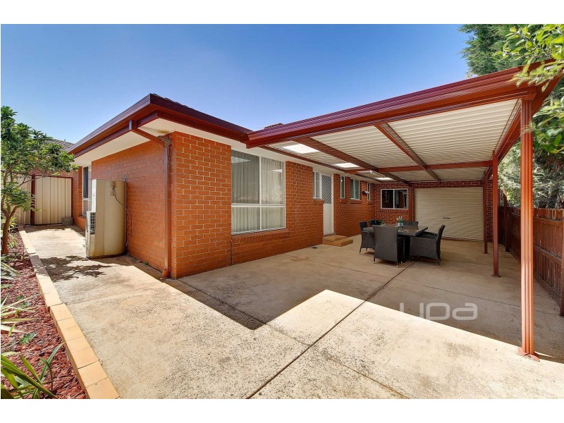 1/4 Bronco Court, Meadow Heights VIC 3048