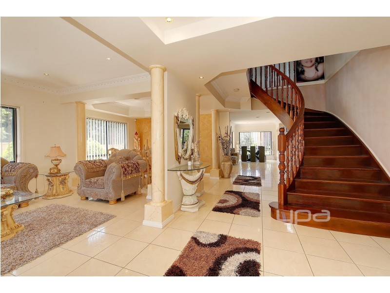 25 Colchester Circuit, Roxburgh Park VIC 3064