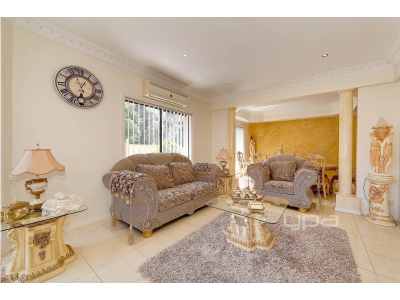 25 Colchester Circuit, Roxburgh Park VIC 3064