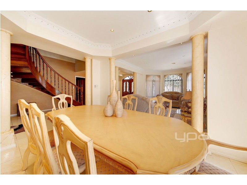 25 Colchester Circuit, Roxburgh Park VIC 3064