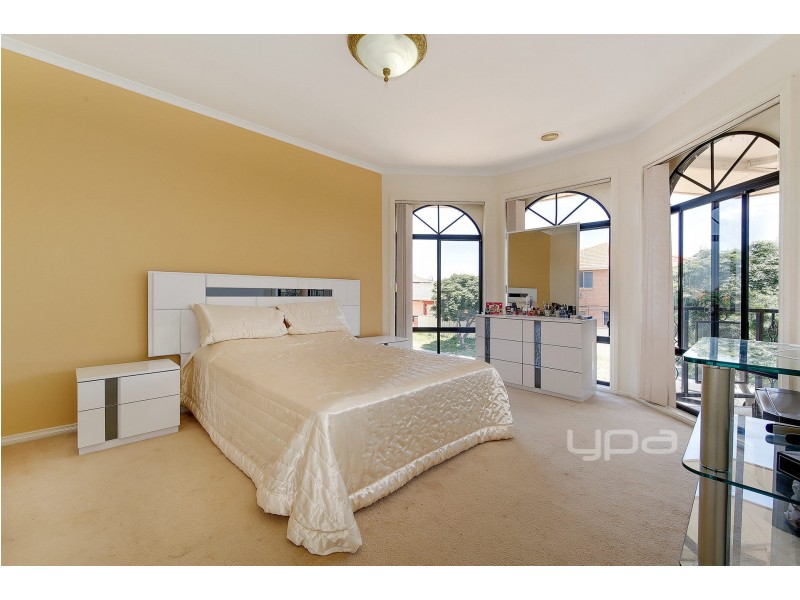 25 Colchester Circuit, Roxburgh Park VIC 3064