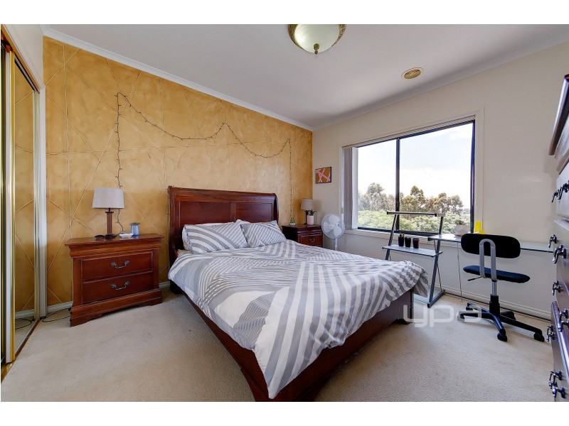 25 Colchester Circuit, Roxburgh Park VIC 3064