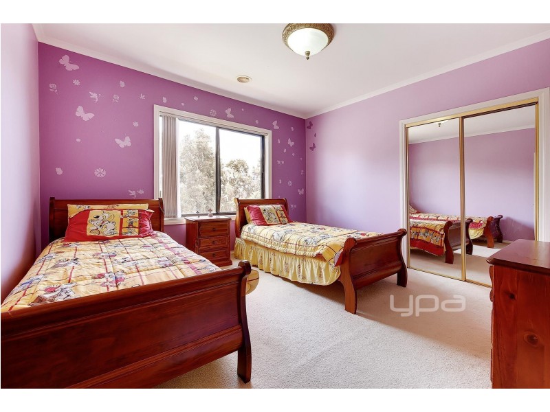 25 Colchester Circuit, Roxburgh Park VIC 3064