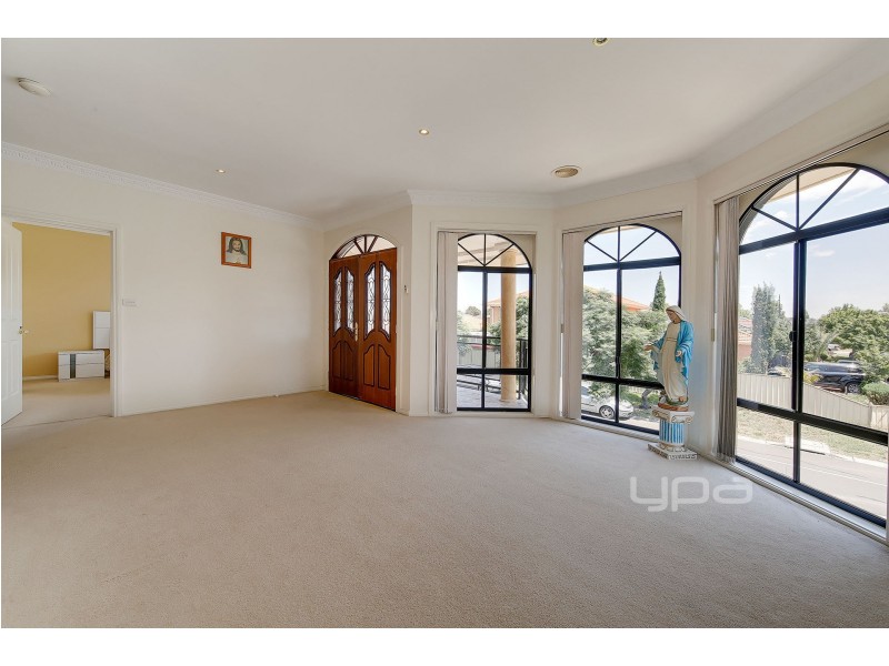 25 Colchester Circuit, Roxburgh Park VIC 3064