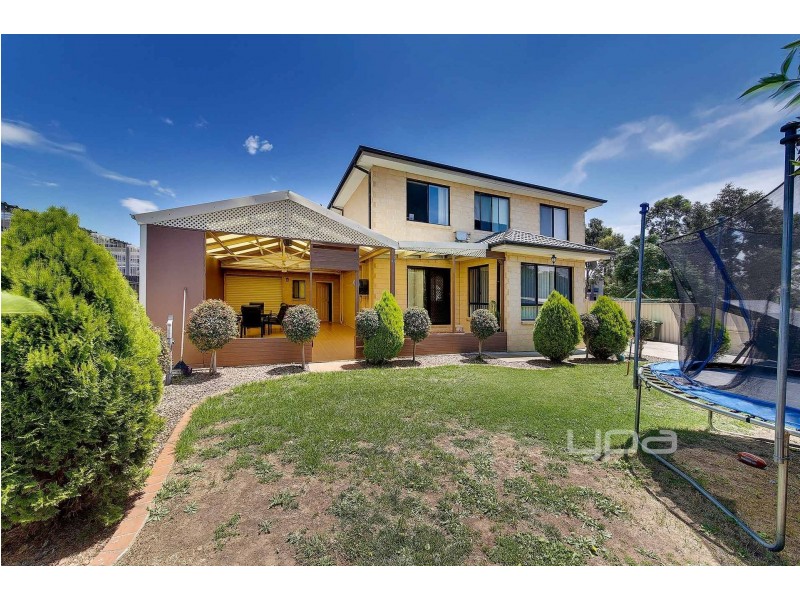 25 Colchester Circuit, Roxburgh Park VIC 3064
