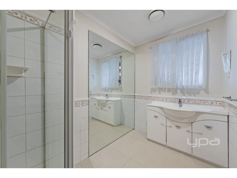 17 Darebin Court, Meadow Heights VIC 3048