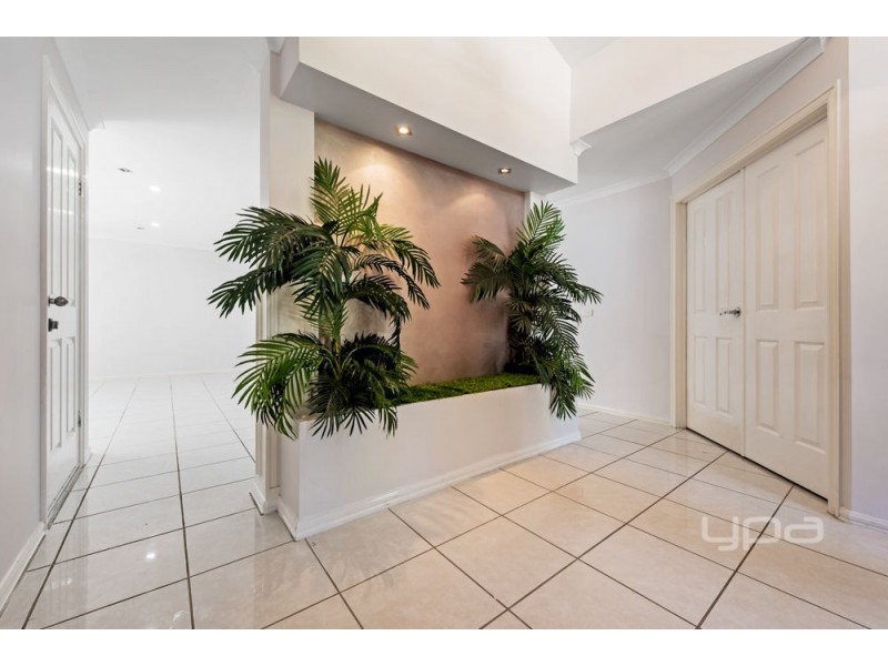 2 Kingdom Court, Roxburgh Park VIC 3064