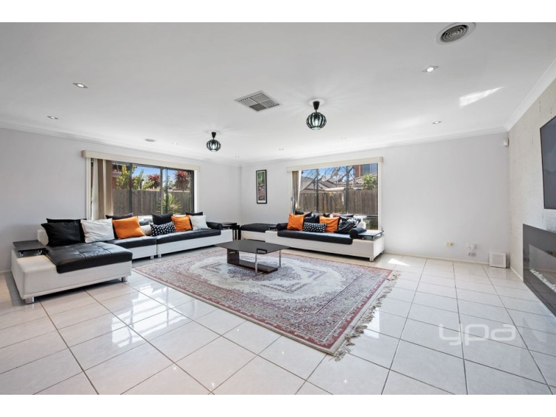 2 Kingdom Court, Roxburgh Park VIC 3064