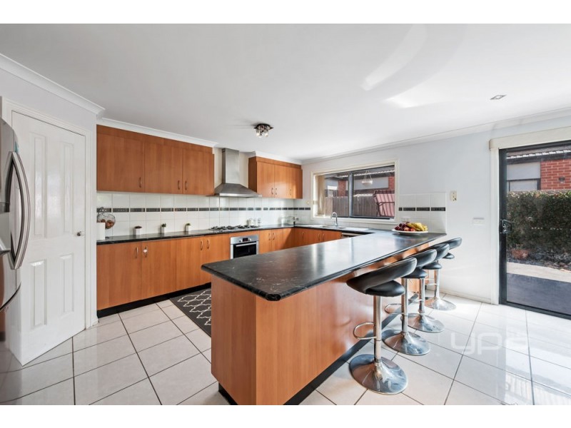 2 Kingdom Court, Roxburgh Park VIC 3064