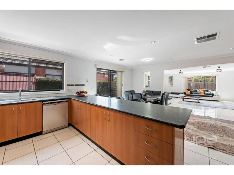 2 Kingdom Court, Roxburgh Park VIC 3064