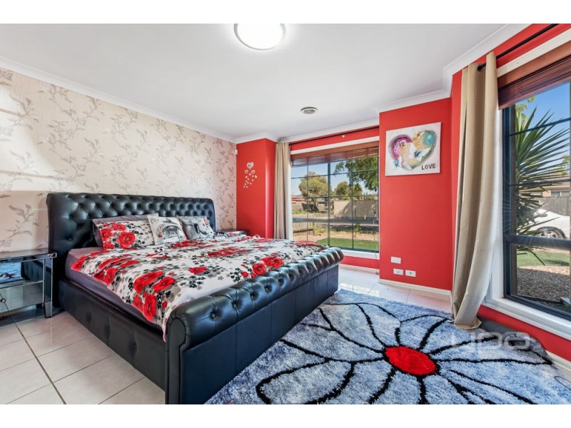 2 Kingdom Court, Roxburgh Park VIC 3064