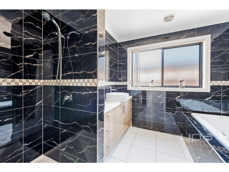 2 Kingdom Court, Roxburgh Park VIC 3064