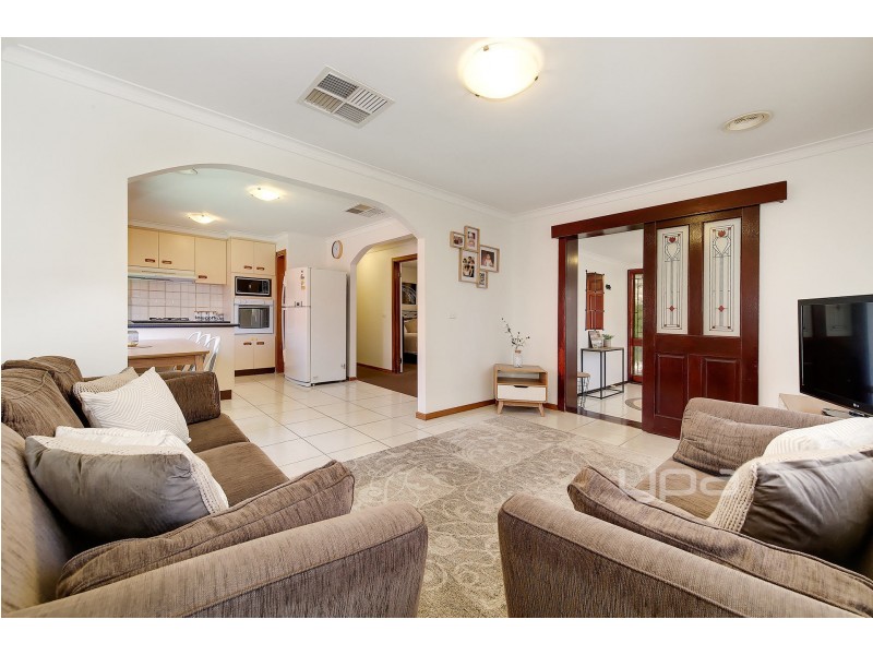 2/7 McNicol Close, Meadow Heights VIC 3048