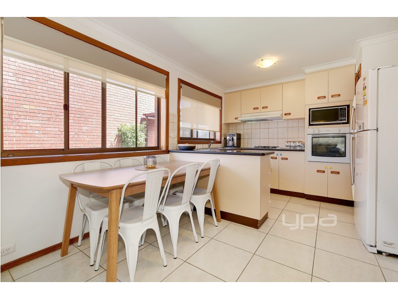 2/7 McNicol Close, Meadow Heights VIC 3048