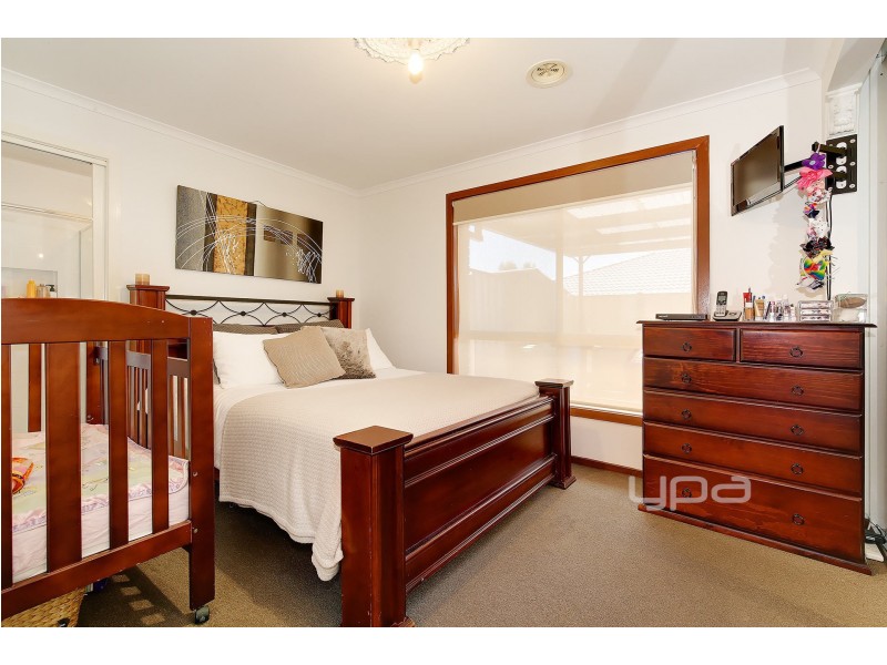 2/7 McNicol Close, Meadow Heights VIC 3048