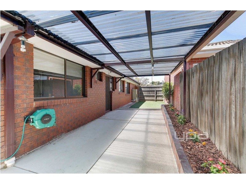 2/7 McNicol Close, Meadow Heights VIC 3048