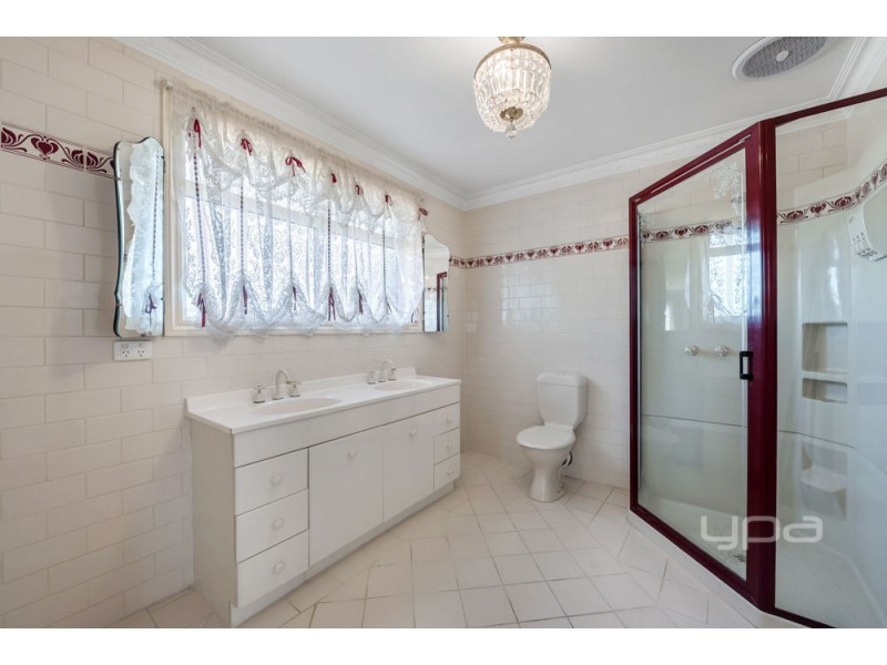 11 Homewood Court, Meadow Heights VIC 3048