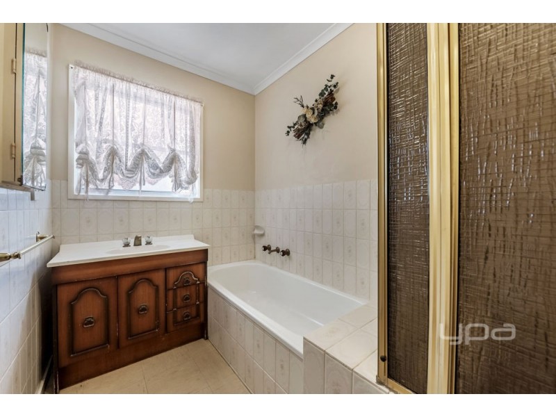 11 Homewood Court, Meadow Heights VIC 3048