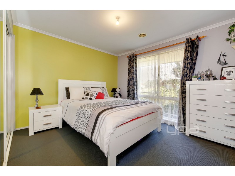 16 Morey Court, Roxburgh Park VIC 3064